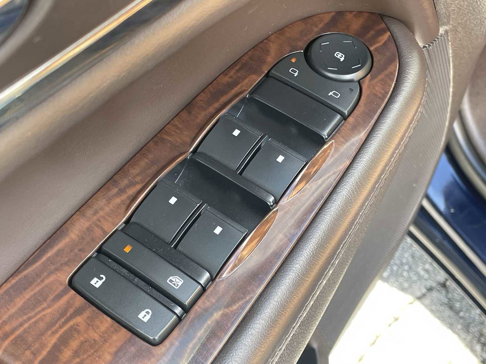 Used 2015 Buick Enclave Leather image 12