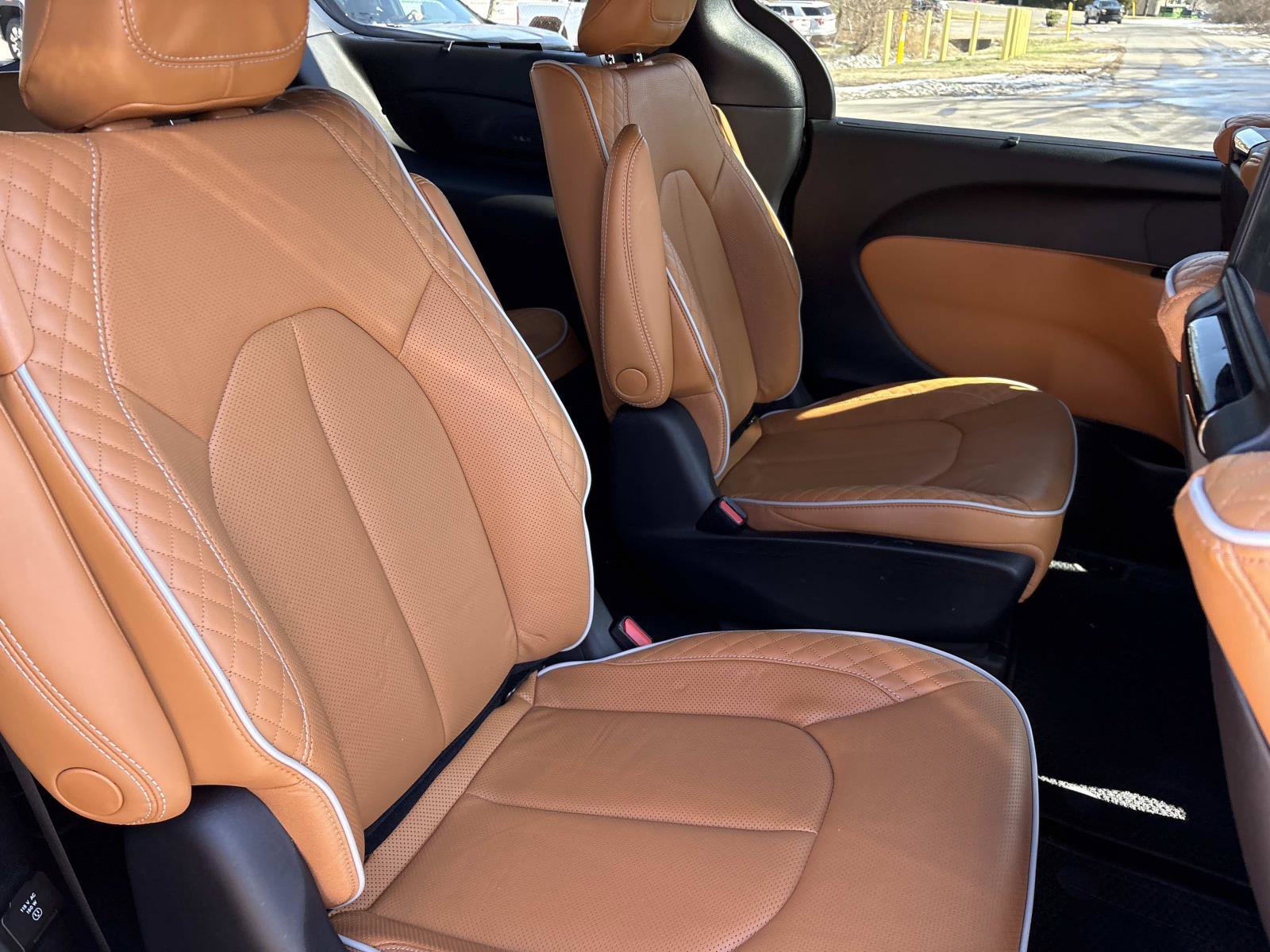 Used 2023 Chrysler Pacifica Pinnacle image 32