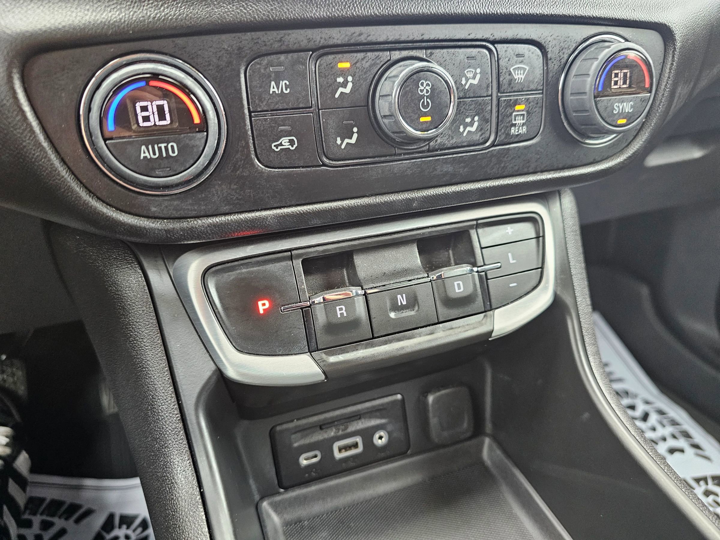 Used 2023 GMC Terrain SLT w/ Infotainment Package II image 27