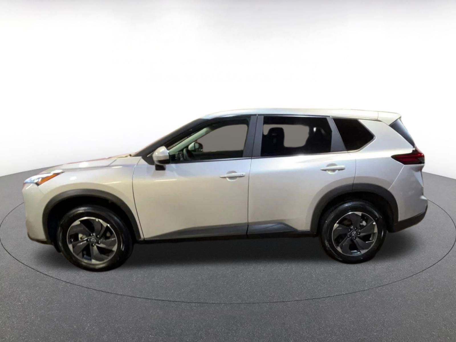 Used 2025 Nissan Rogue SV image 9