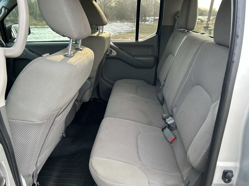 Used 2014 Nissan Frontier SV image 17