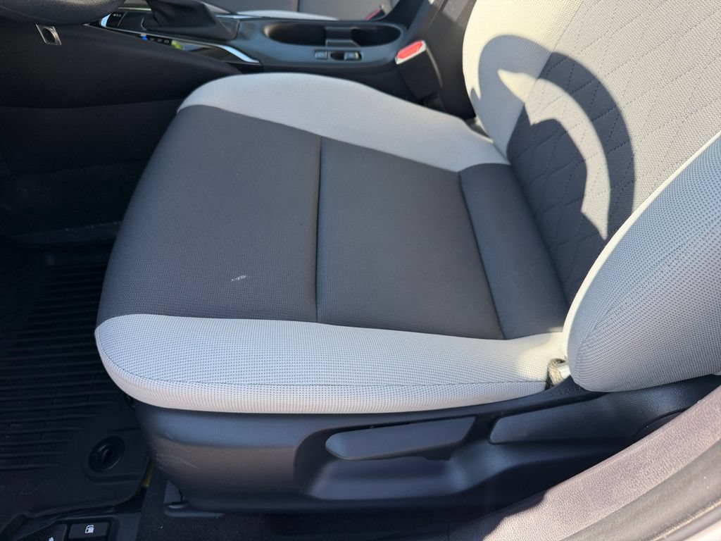 Used 2025 Toyota Corolla LE FWD image 24