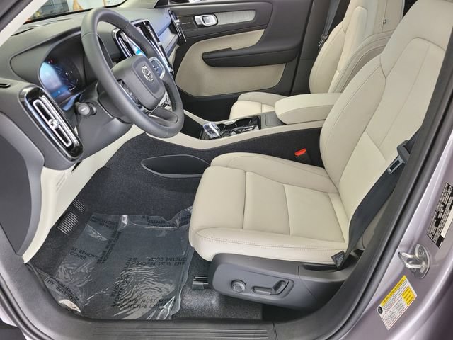 New 2026 Volvo XC40 B4 Plus w/ Climate Package FWD image 13