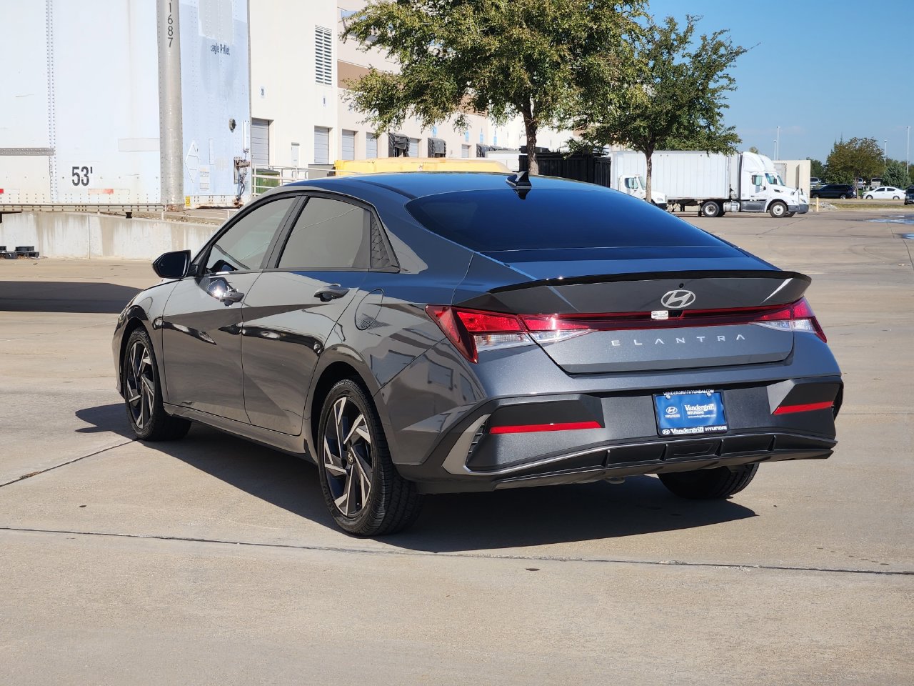 Used 2025 Hyundai Elantra Sport FWD image 3