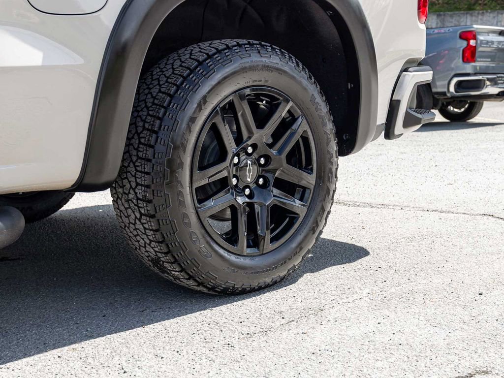 Used 2026 Chevrolet Silverado 1500 Custom w/ Turbomax Blackout Package image 8