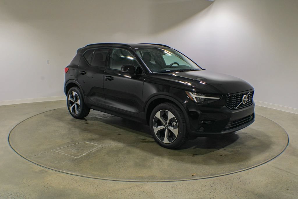 New 2026 Volvo XC40 B5 Plus w/ Protection Package Premier AWD/4WD image 7