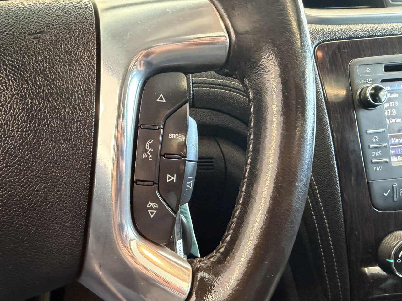 Used 2015 Chevrolet Traverse LT image 9