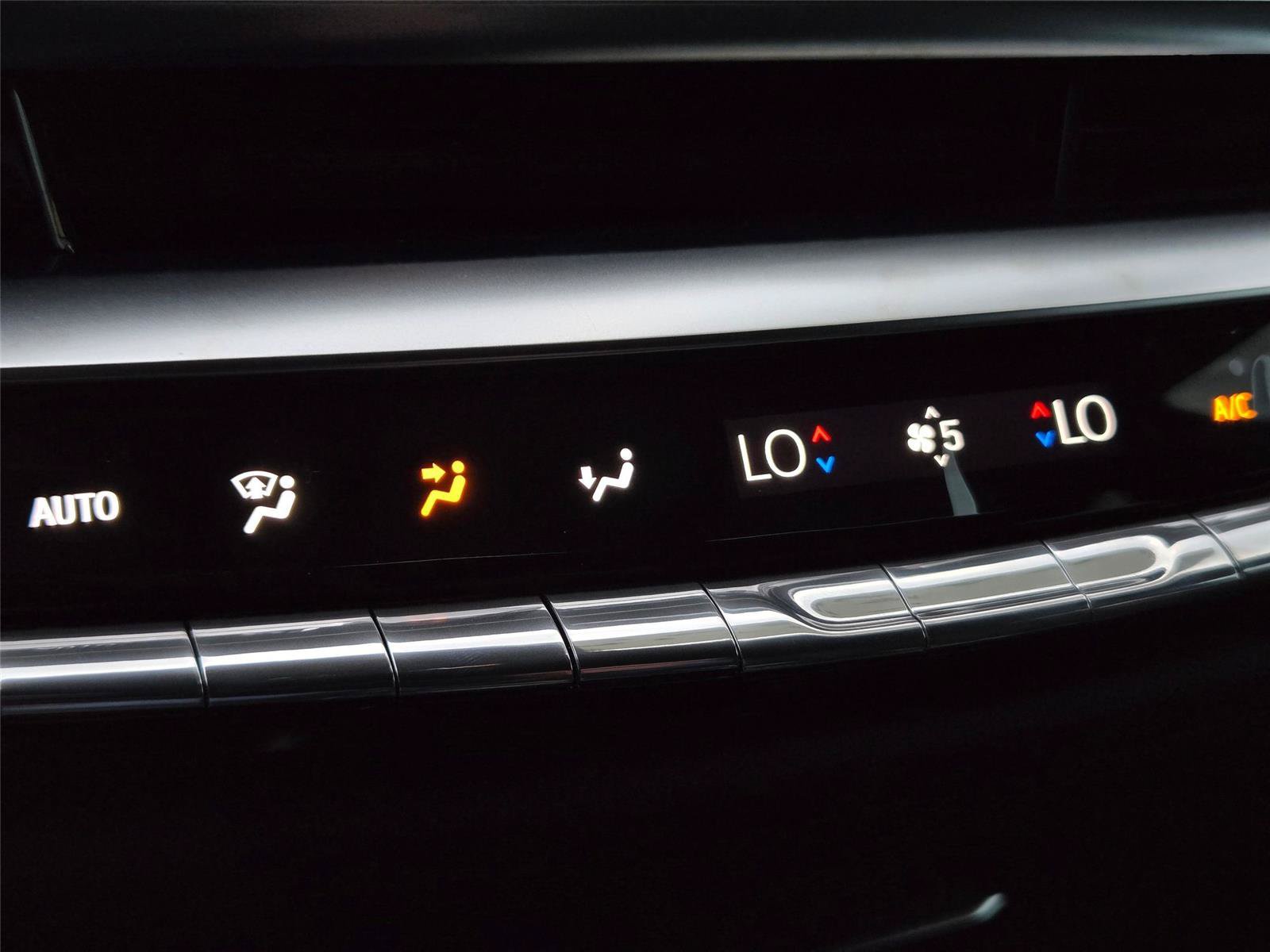 New 2026 Cadillac Lyriq Premium Luxury AWD/4WD image 22