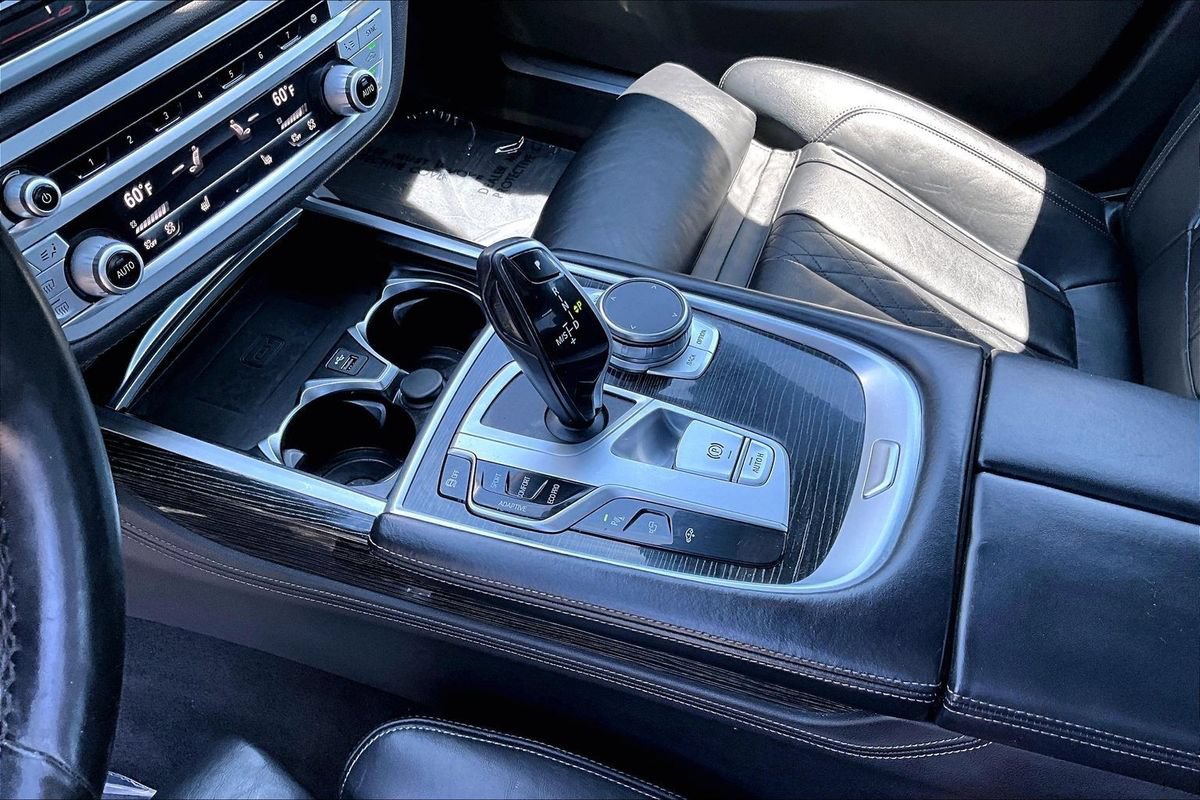 Used 2021 BMW 750i xDrive w/ M Sport Package AWD/4WD image 33