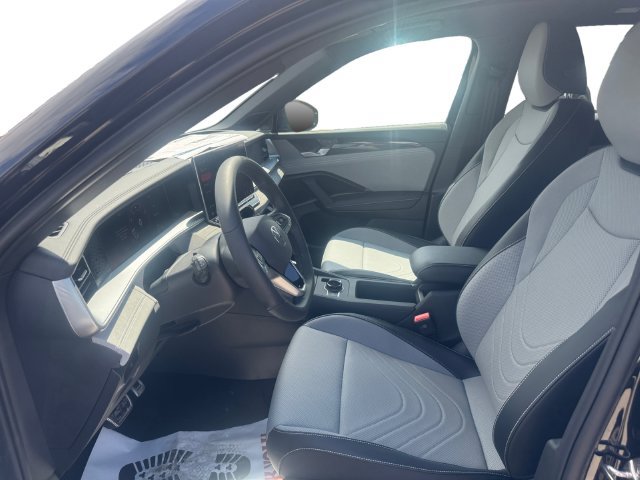 New 2026 Volkswagen Tiguan SE R-Line FWD image 9