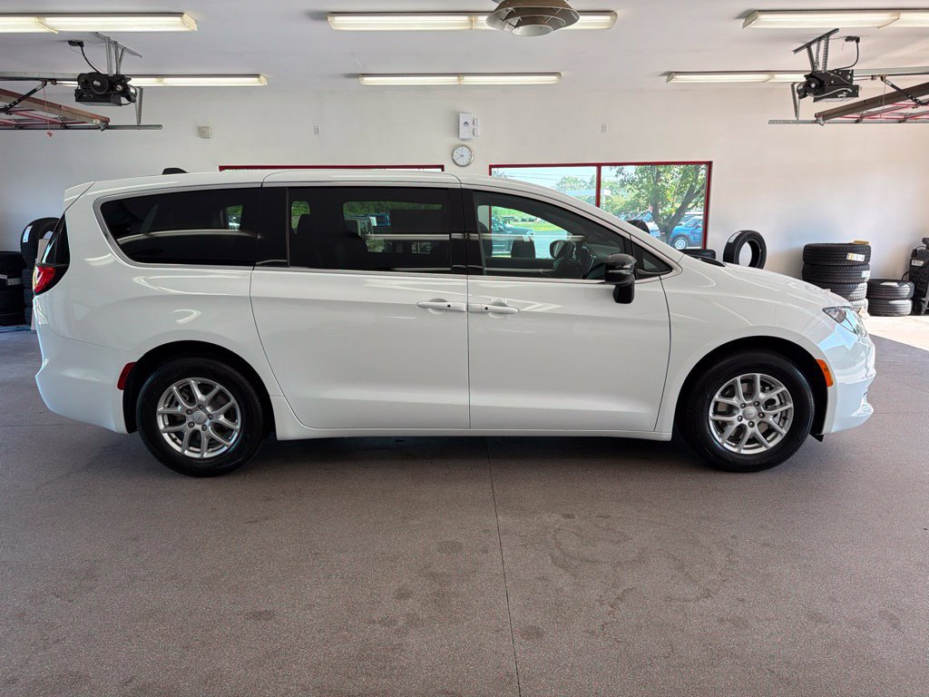 New 2027 Chrysler Pacifica LX FWD image 31