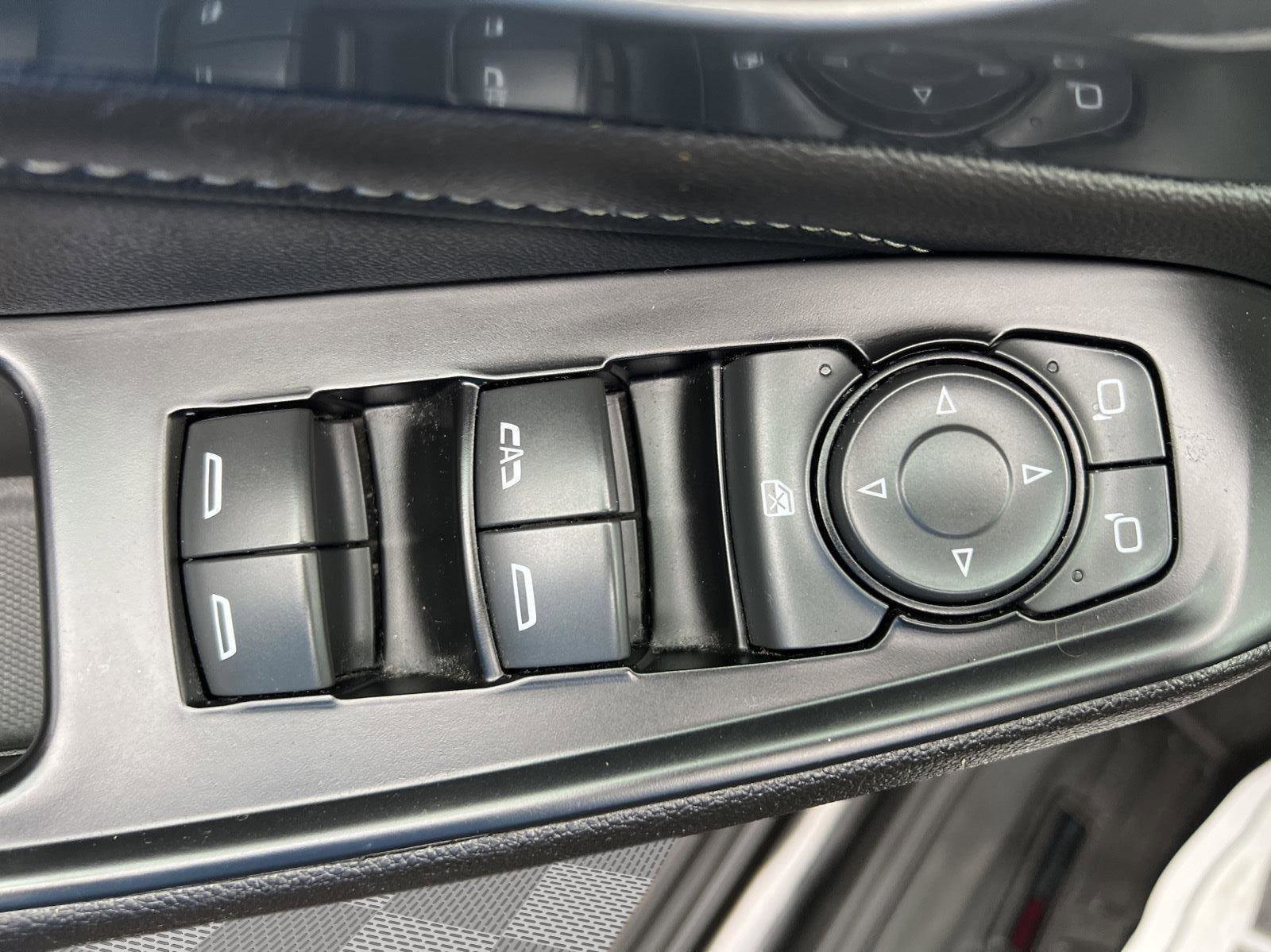 Used 2023 Chevrolet Traverse LT image 11