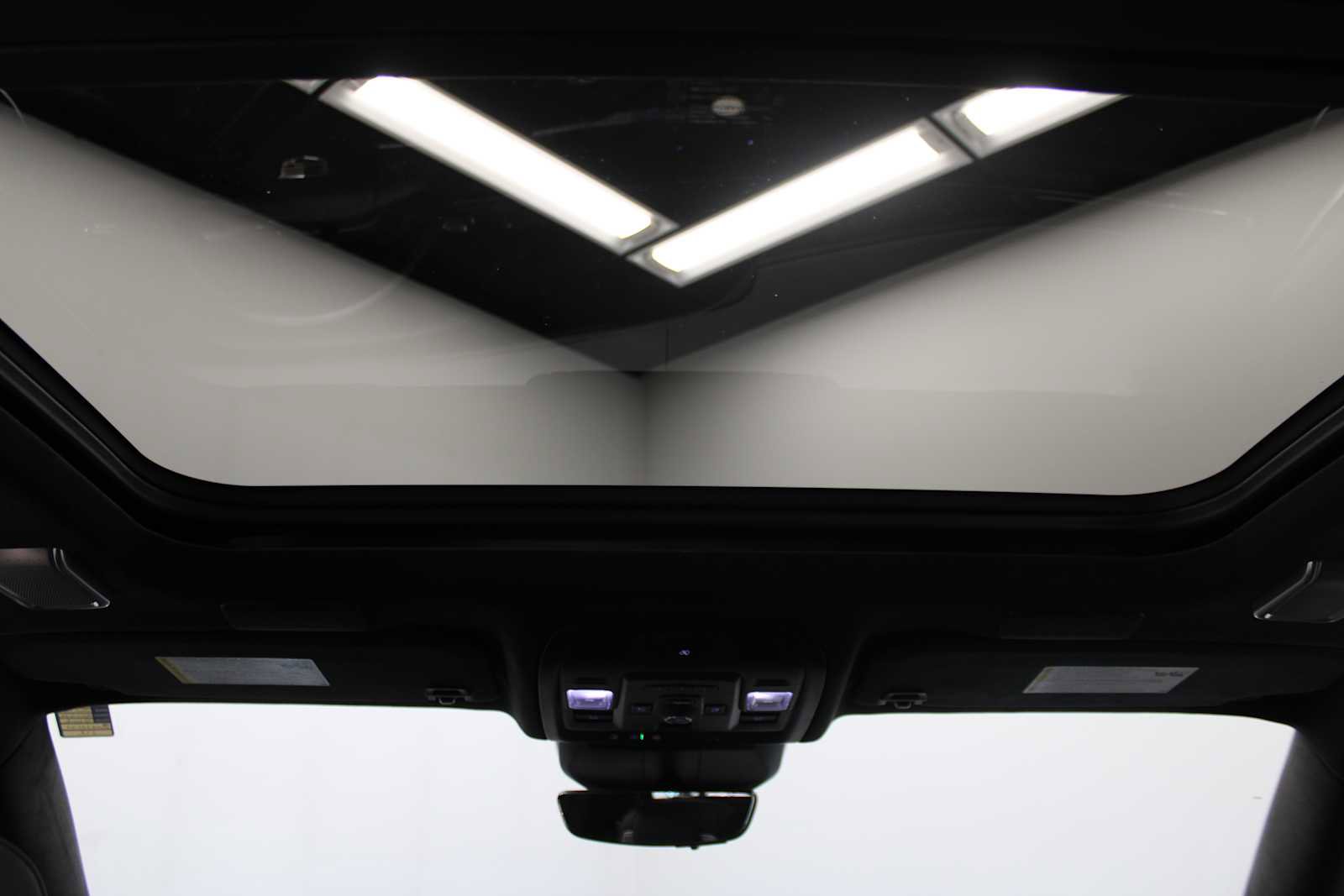 Used 2023 Cadillac Escalade V w/ LPO, ONYX Package image 22