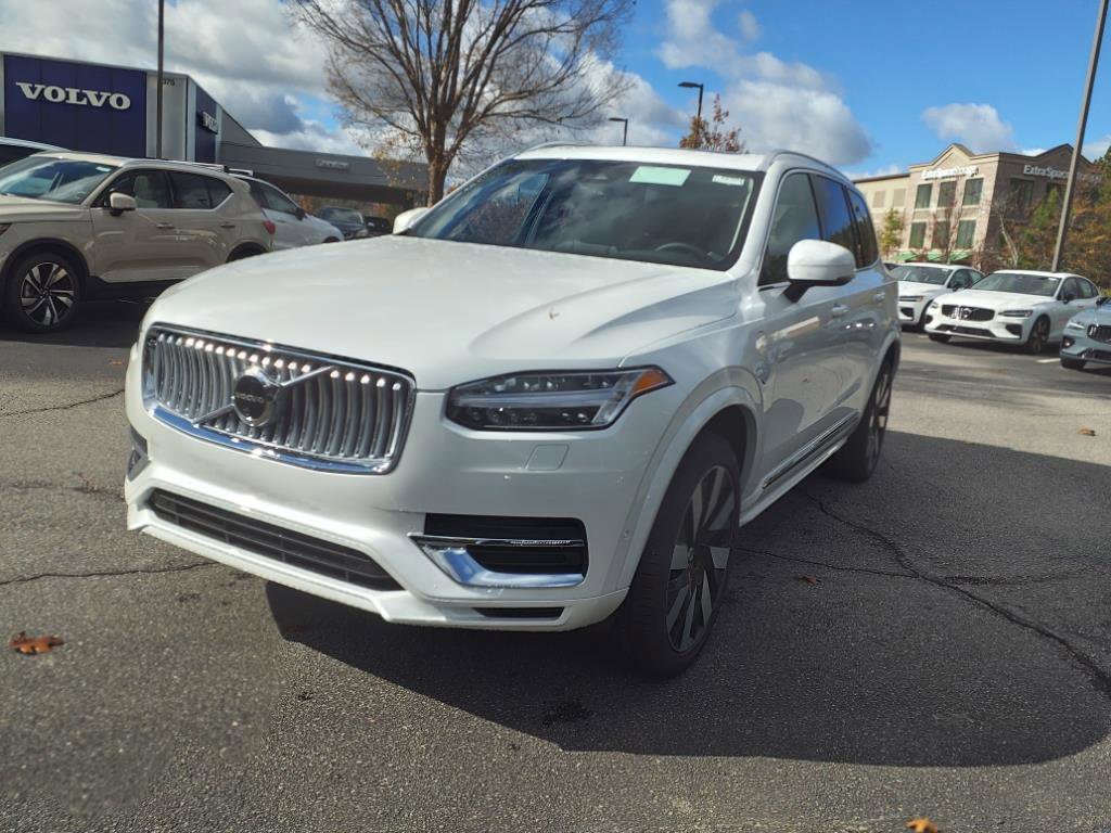 New 2025 Volvo XC90 T8 Plus w/ Protection Package Premier image 9