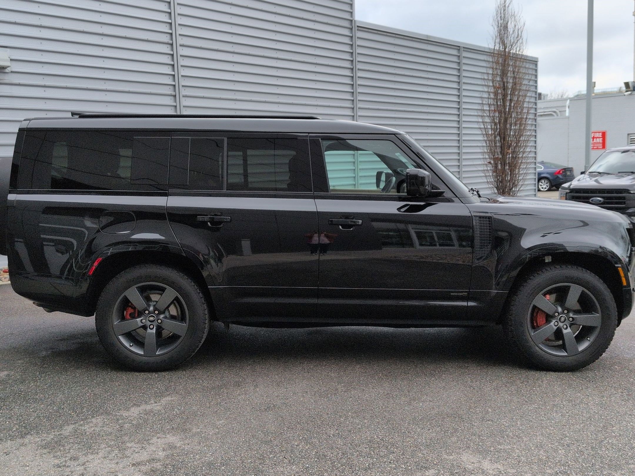 Used 2025 Land Rover Defender 130 X image 5