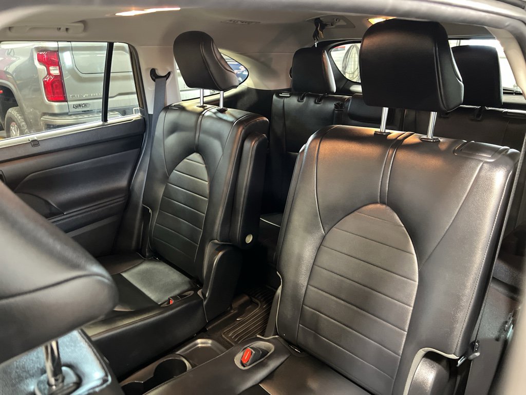 Used 2020 Toyota Highlander XLE image 35