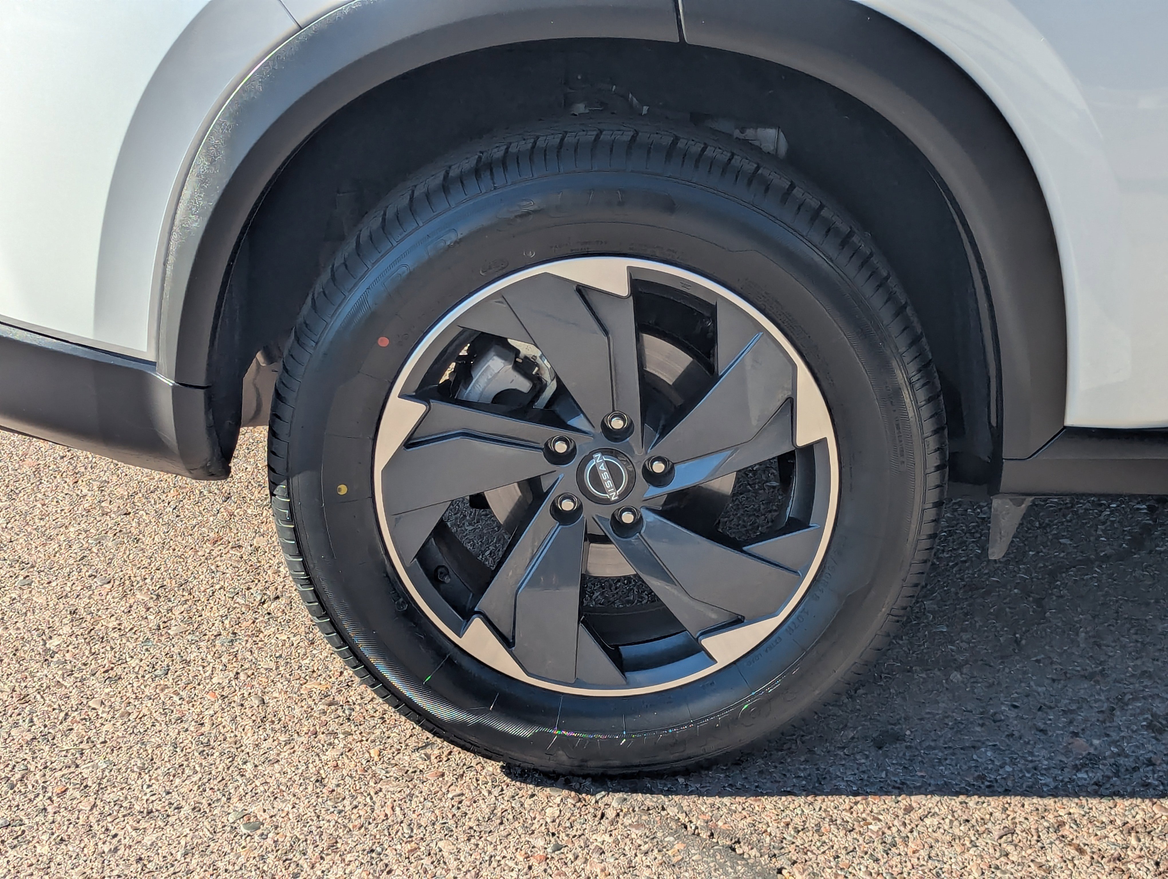 Used 2024 Nissan Rogue SV image 7