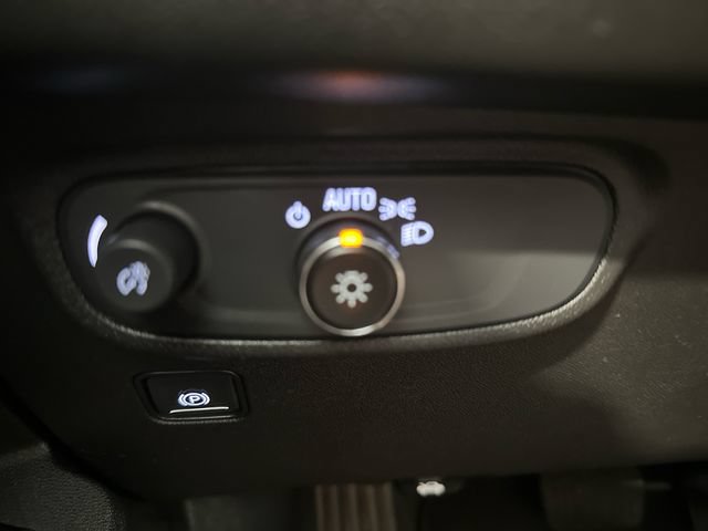 Used 2023 GMC Terrain SLE FWD image 24