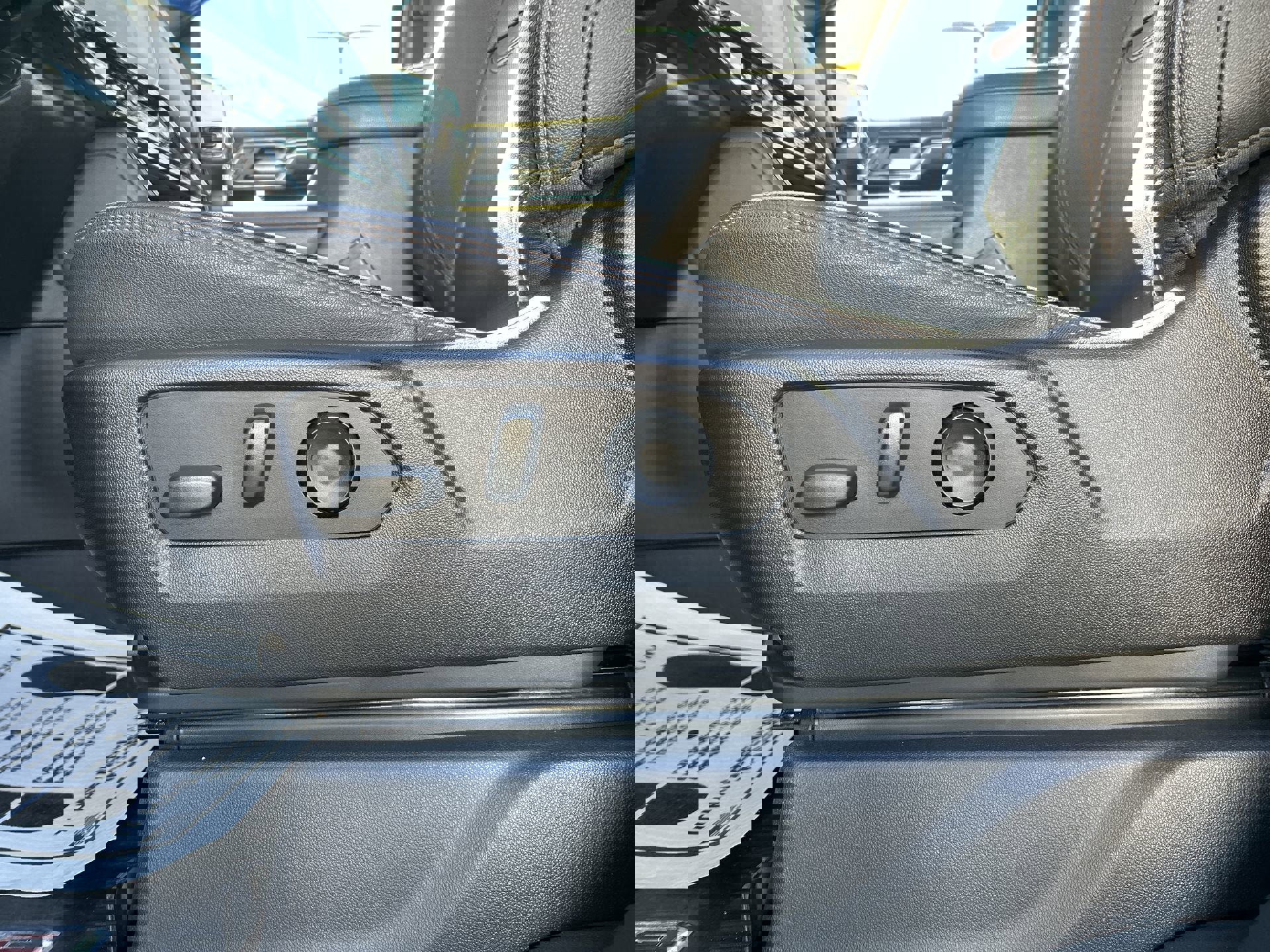 Used 2022 GMC Sierra 1500 AT4 w/ AT4 Premium Package image 12