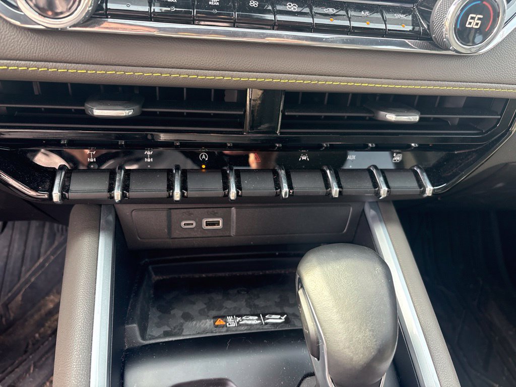 Used 2025 Chevrolet Colorado ZR2 w/ Technology Package AWD/4WD image 38
