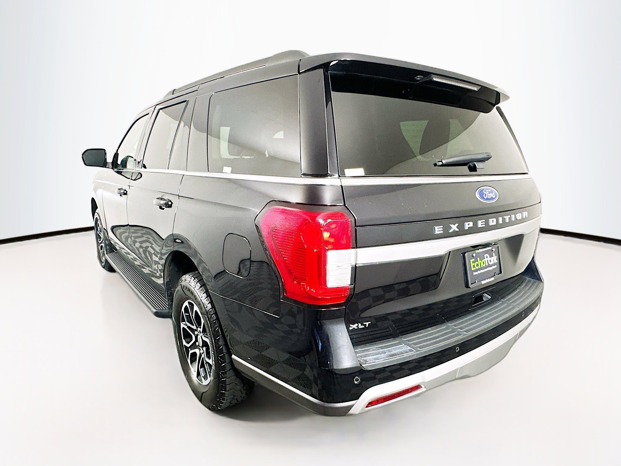 Used 2024 Ford Expedition XLT image 5