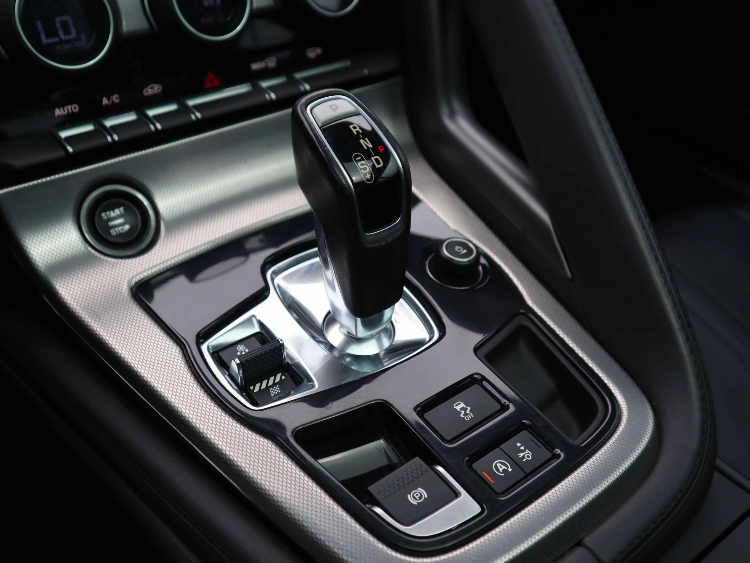 Used 2016 Jaguar F-TYPE Coupe image 17