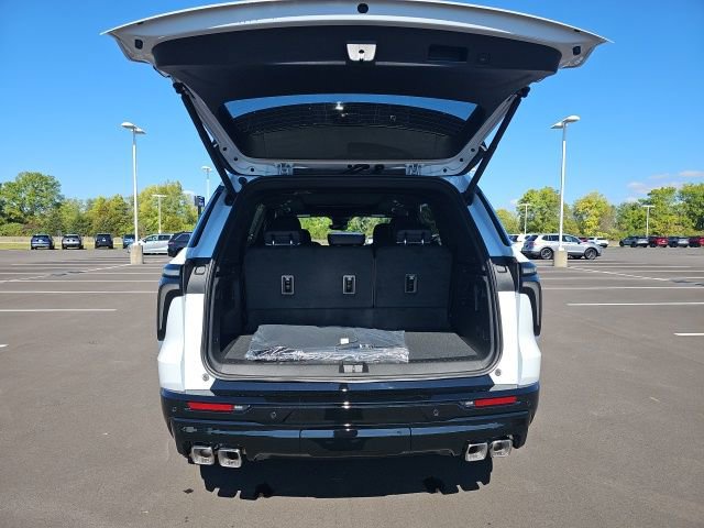 New 2026 Chevrolet Traverse High Country w/ LPO, Floor Liner Package image 10