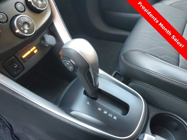 Used 2022 Chevrolet Trax LT w/ LT Convenience Package image 16