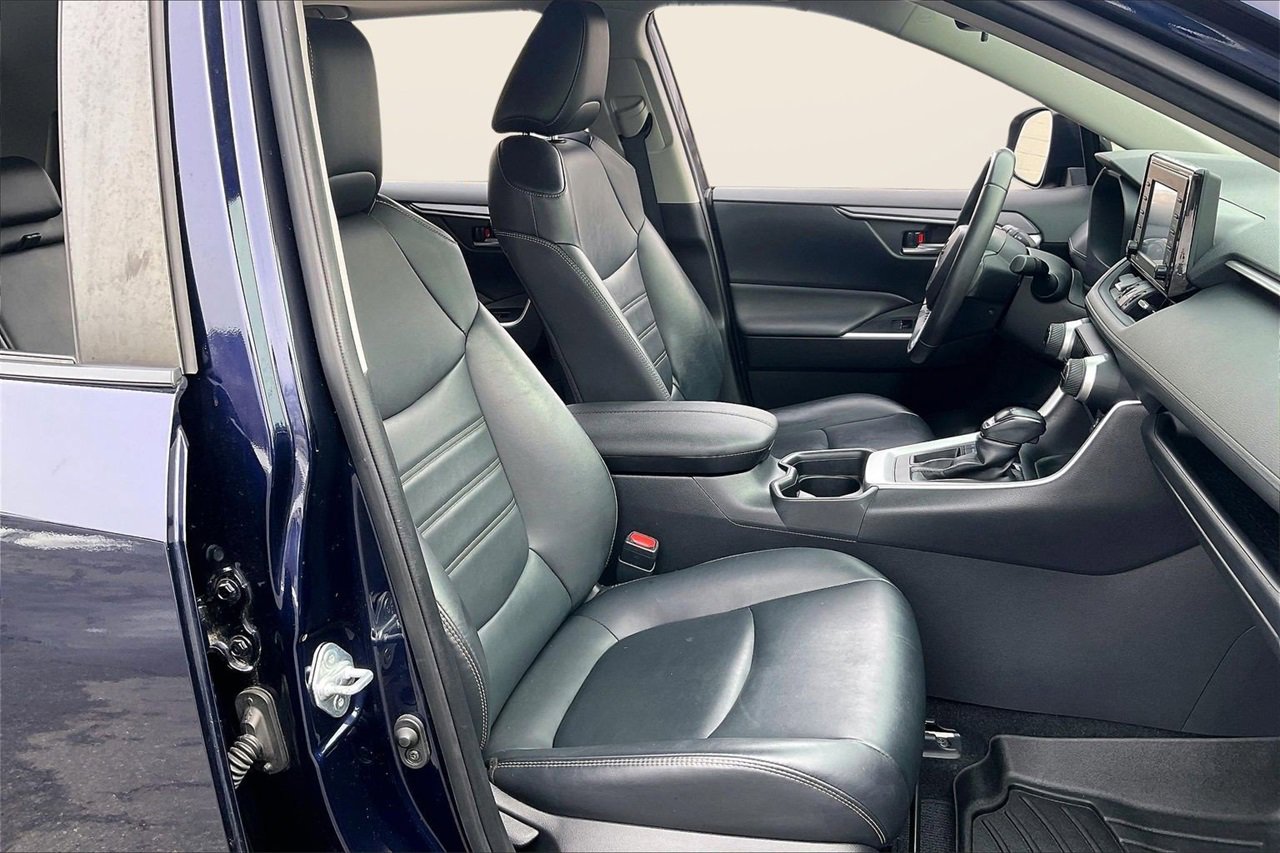Used 2020 Toyota RAV4 XLE Premium image 24
