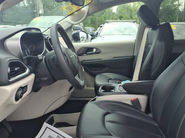 Certified 2024 Chrysler Pacifica Touring-L FWD image 21