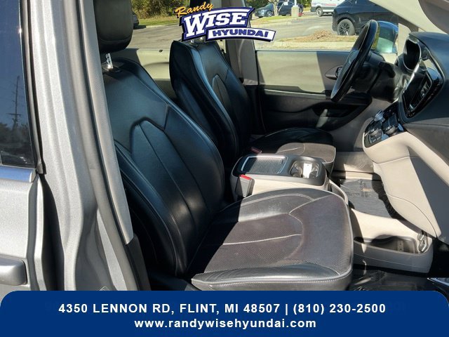Used 2018 Chrysler Pacifica Limited FWD image 37