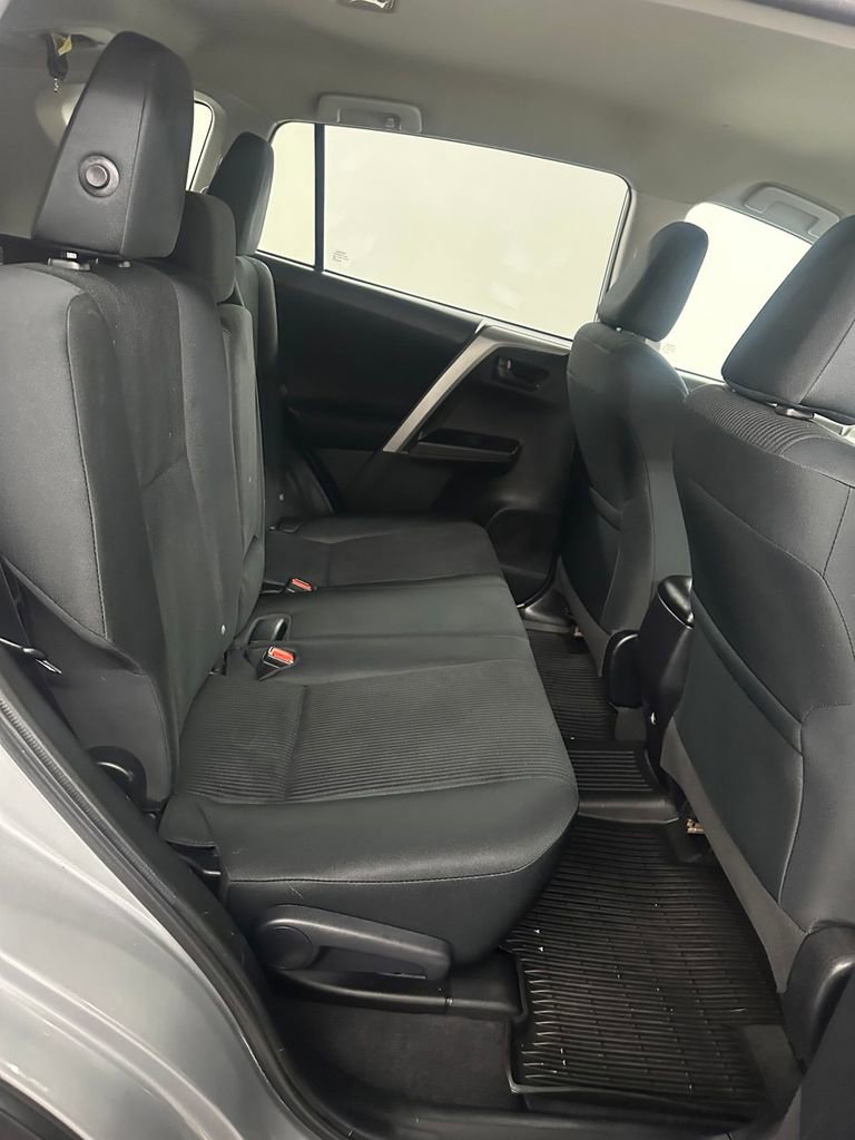 Used 2016 Toyota RAV4 LE AWD/4WD image 29