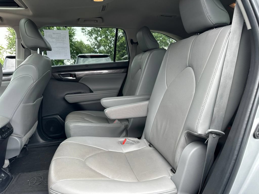 Used 2022 Toyota Highlander Limited AWD/4WD image 41