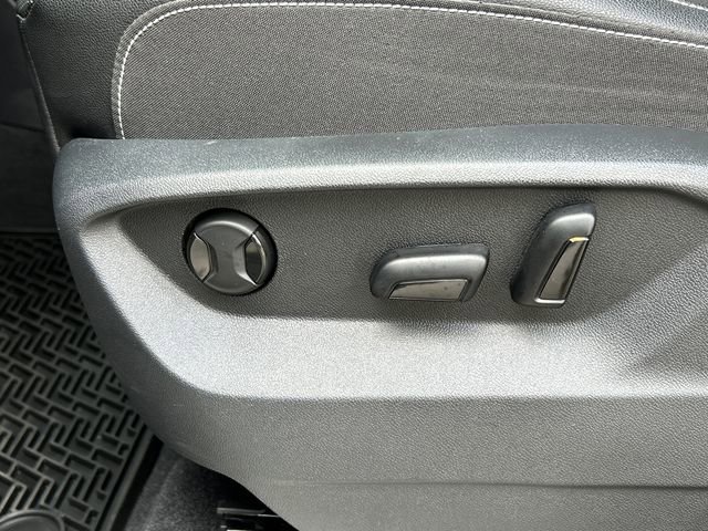 Certified 2025 Volkswagen Atlas SE w/ Black Wheel Package image 11