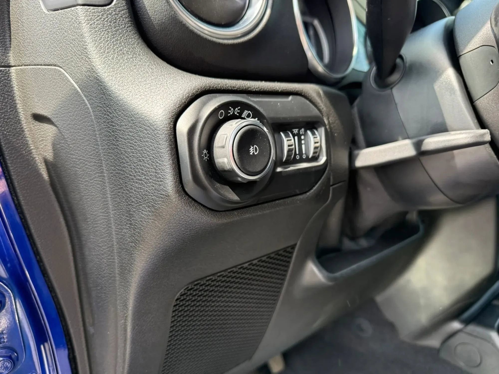 Used 2019 Jeep Wrangler Unlimited Sahara image 15
