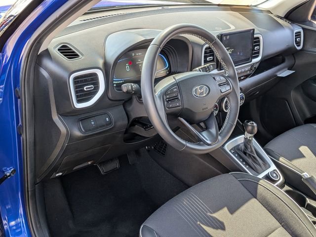 Used 2025 Hyundai Venue Limited image 13