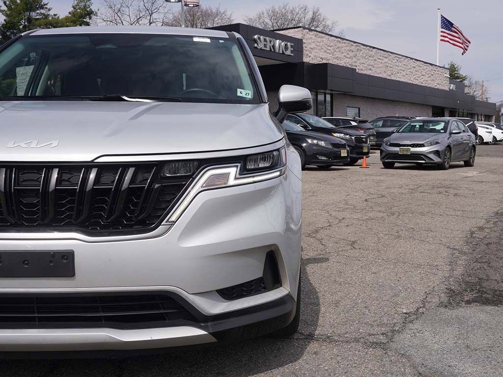 Used 2023 Kia Carnival LX image 15
