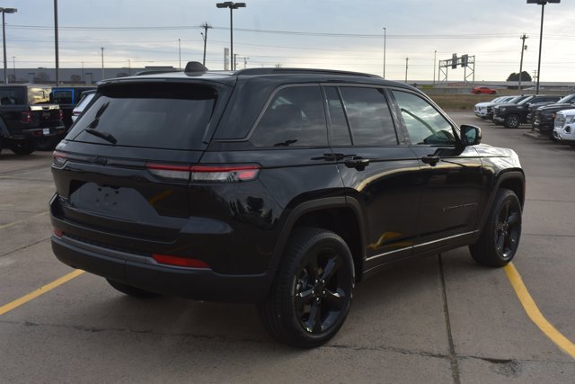 New 2026 Jeep Grand Cherokee Limited w/ Limited Altitude Package image 5