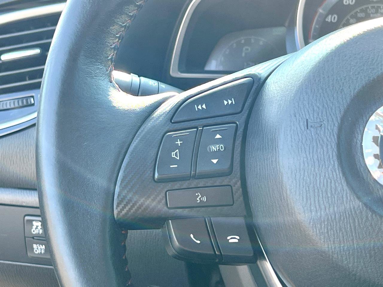 Used 2015 MAZDA MAZDA3 i Touring image 19