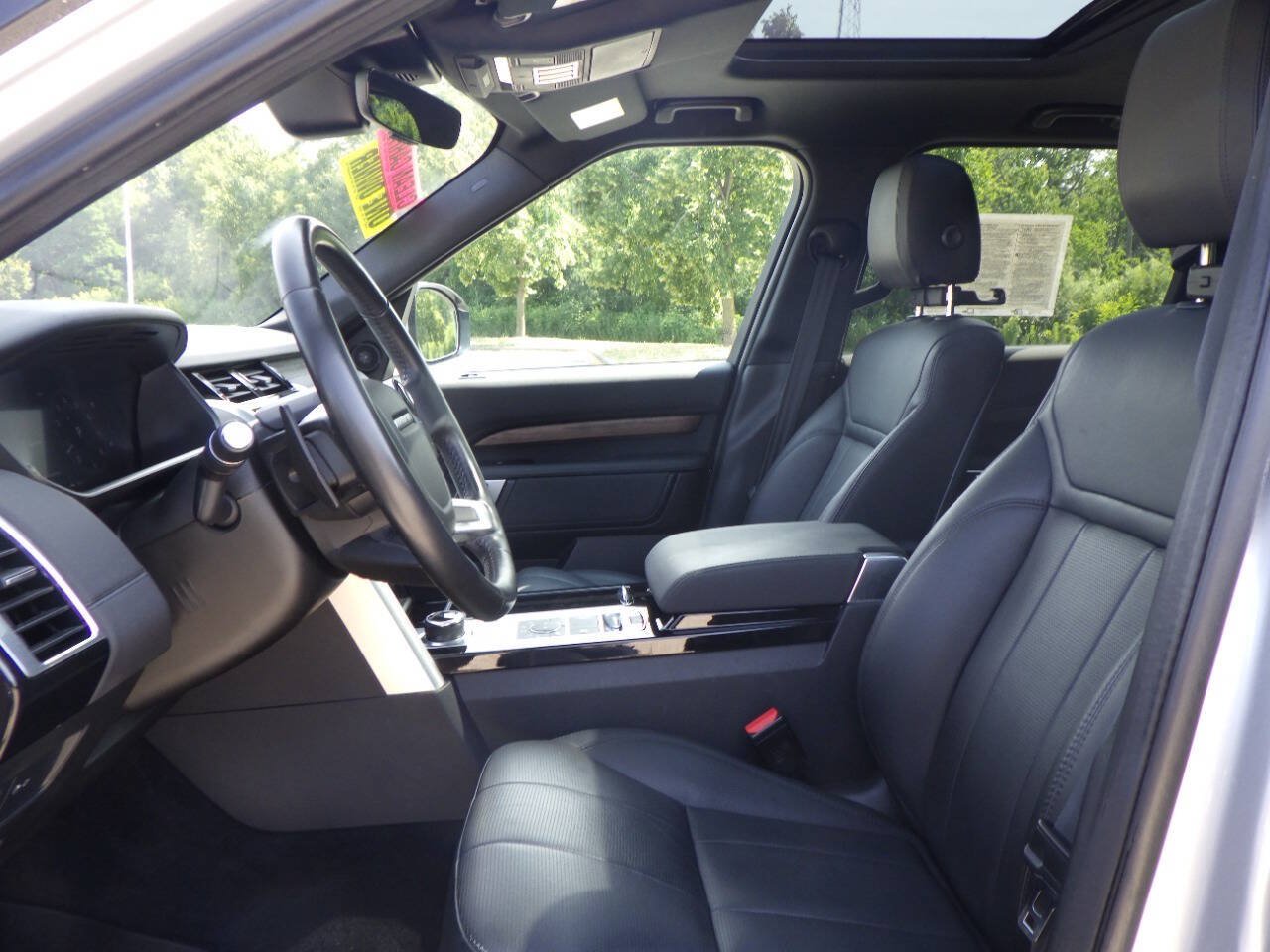 Used 2019 Land Rover Discovery HSE AWD/4WD image 10