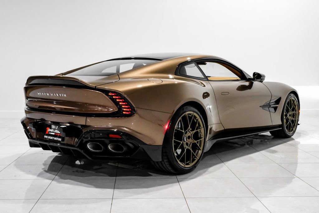 Used 2025 Aston Martin Vanquish RWD image 5