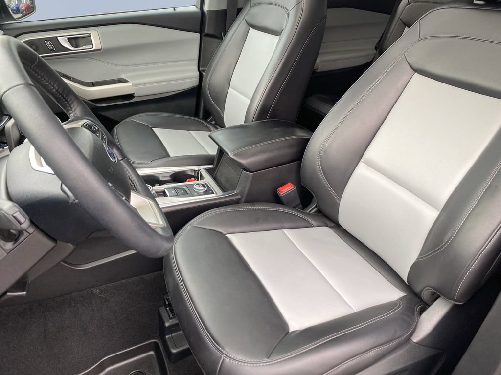 Used 2023 Ford Explorer XLT w/ Equipment Group 202A AWD/4WD image 11