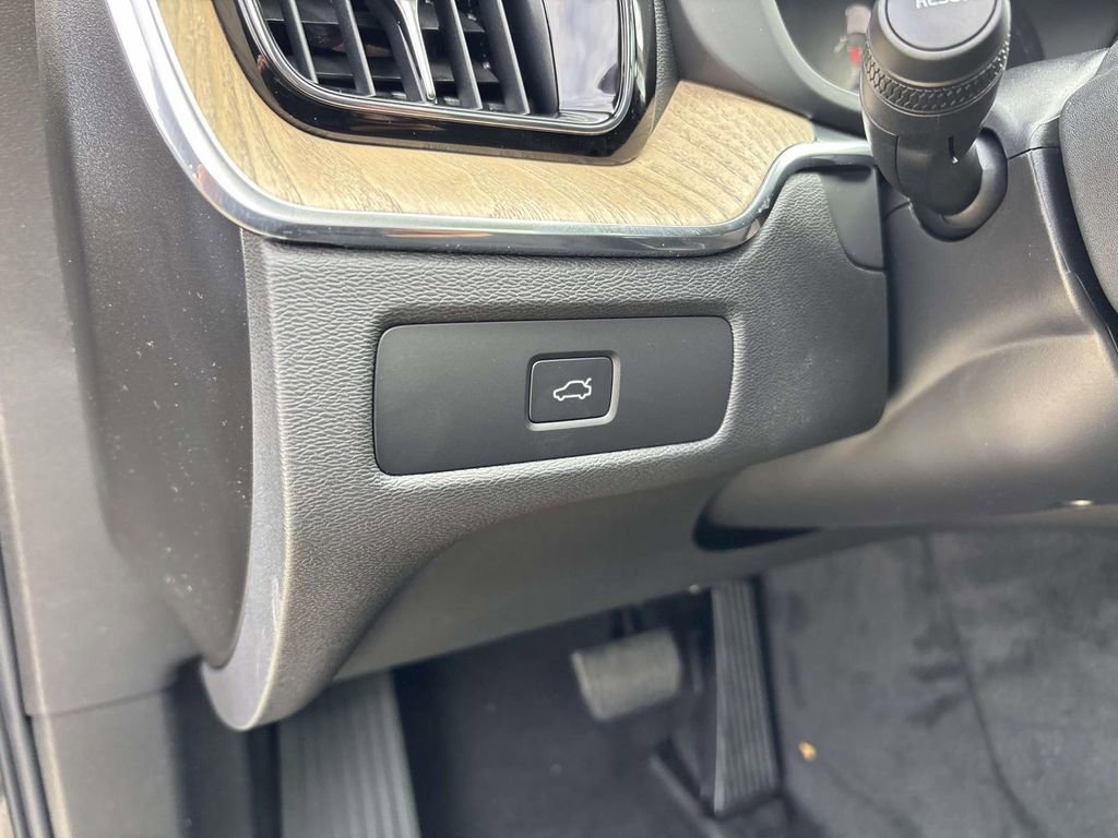 New 2026 Volvo XC60 B5 Plus w/ Protection Package Premier image 14