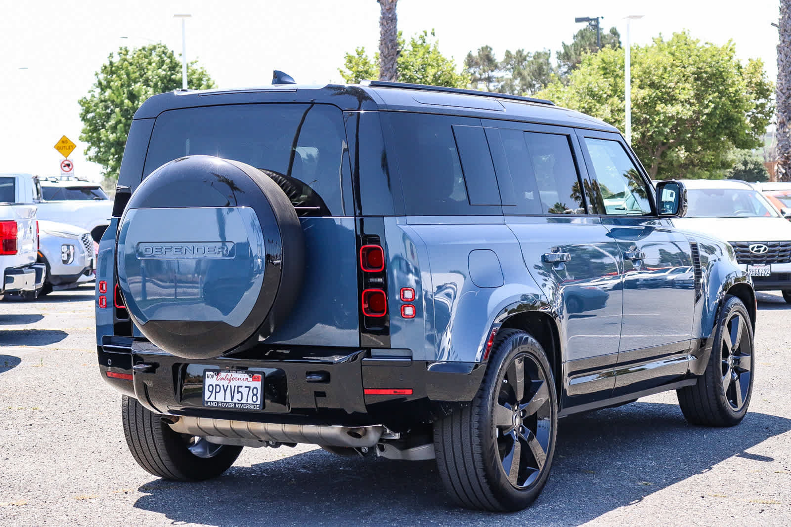 Used 2025 Land Rover Defender 110 X-Dynamic SE AWD/4WD image 7