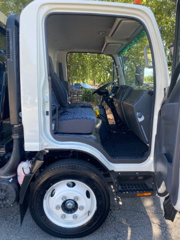 Used 2024 Isuzu NPR image 18