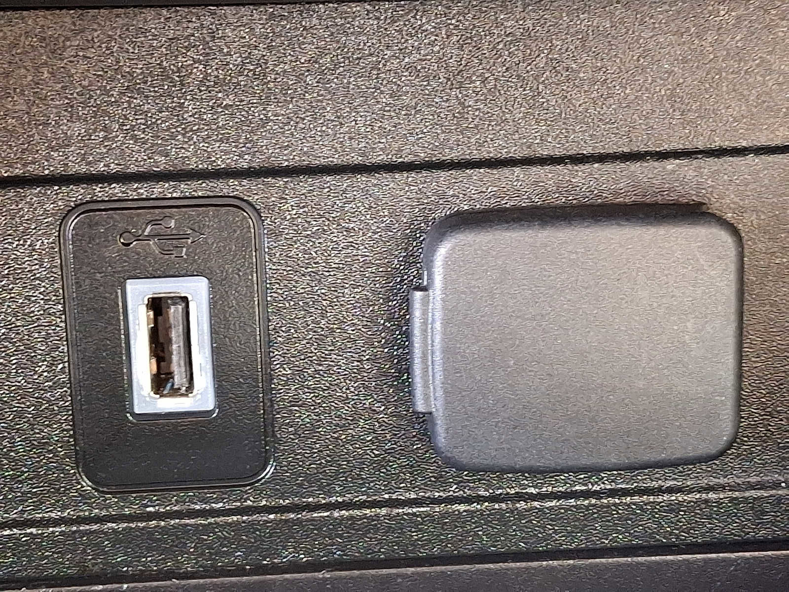 Used 2017 Ford Escape Titanium image 25