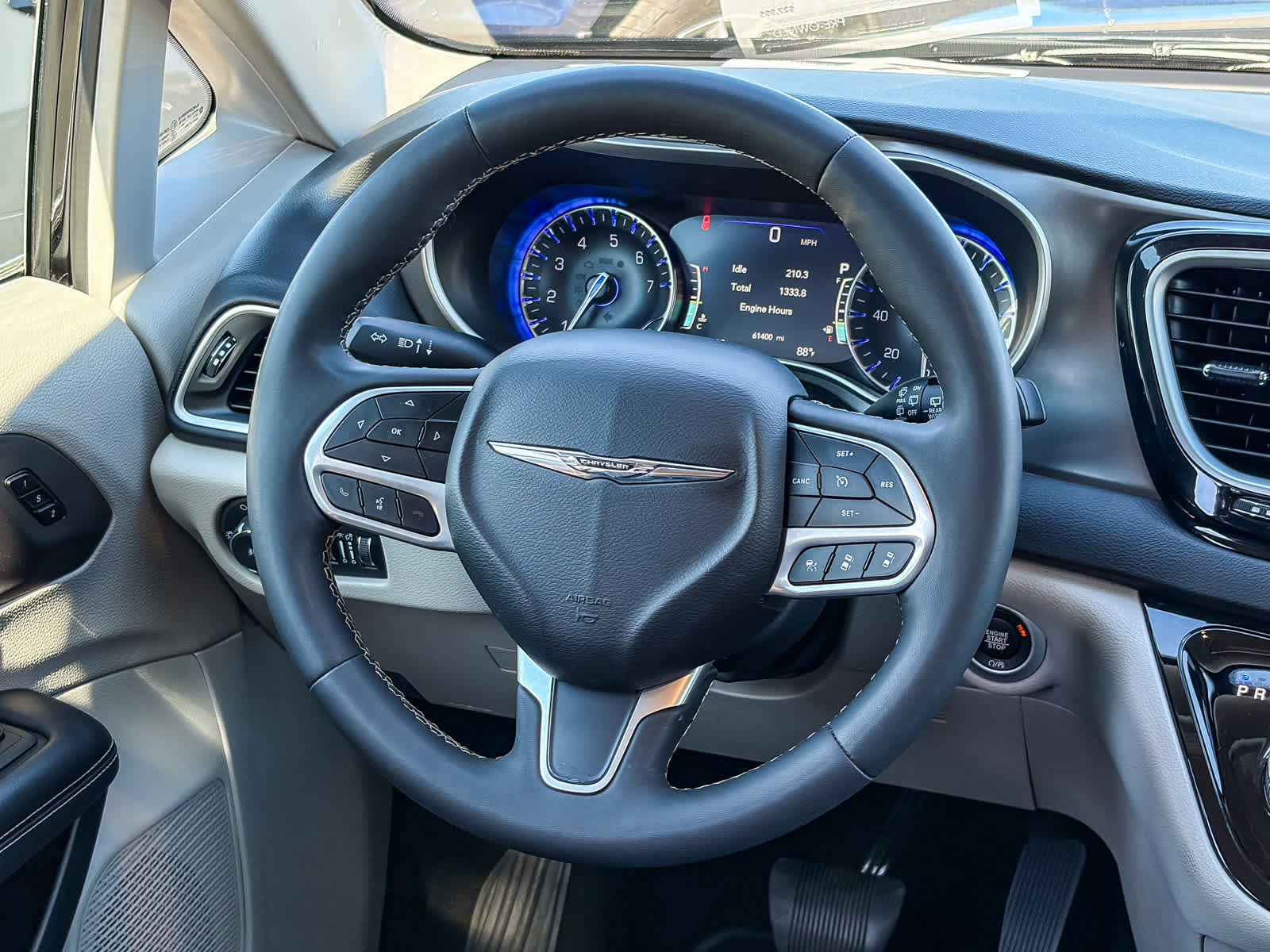 Used 2024 Chrysler Pacifica Touring-L image 14