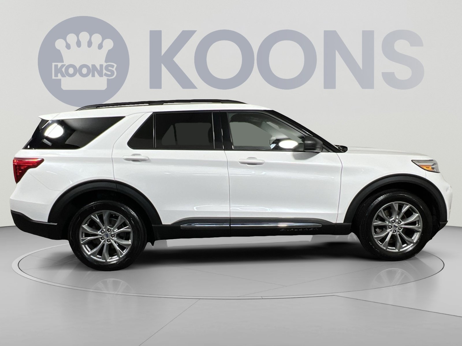 Certified 2022 Ford Explorer XLT w/ Equipment Group 202A AWD/4WD image 8