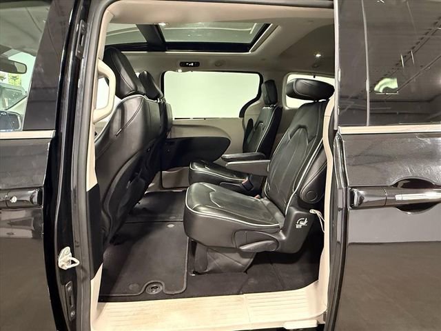 Used 2022 Chrysler Pacifica Limited image 17