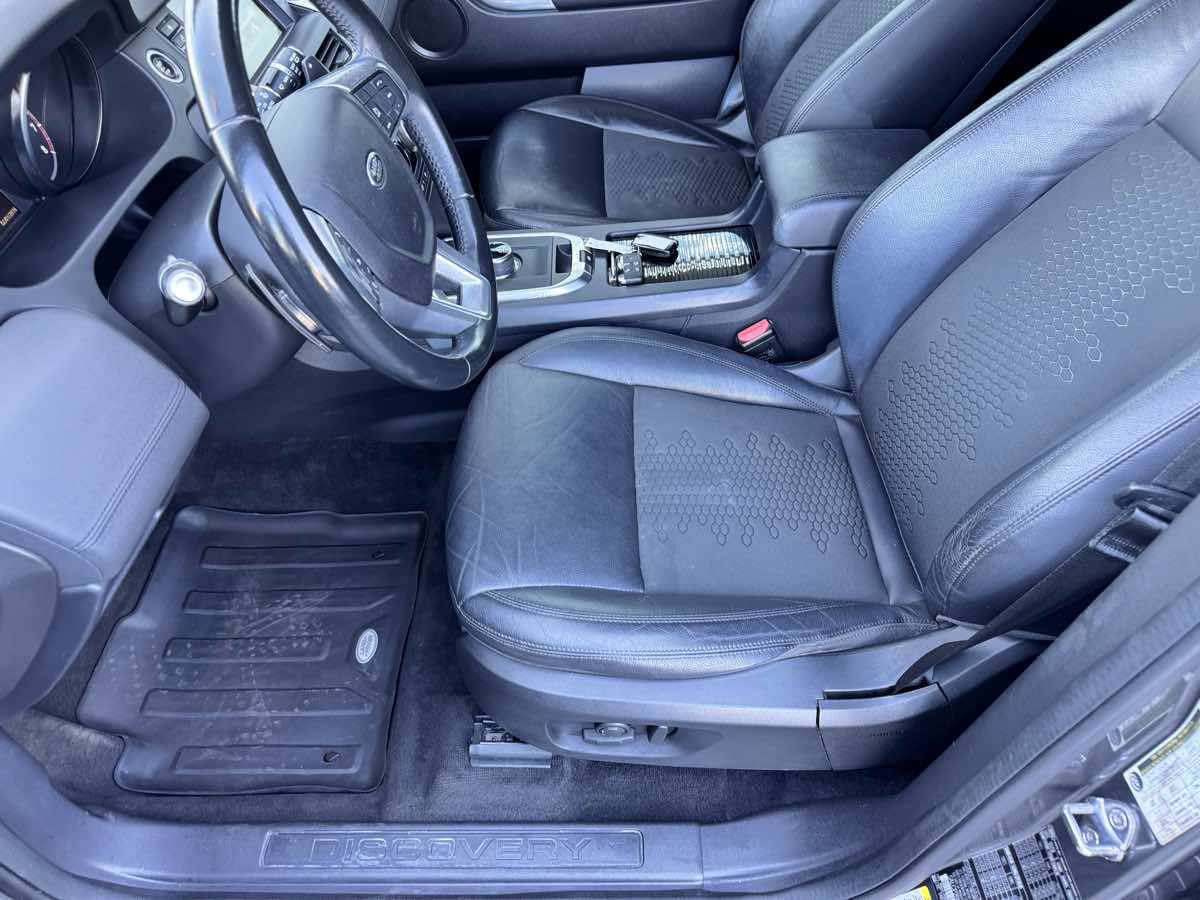 Used 2018 Land Rover Discovery Sport SE AWD/4WD image 36